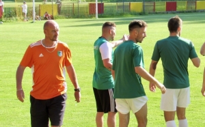 Miroslav Karhan končí na lavičke AFC.