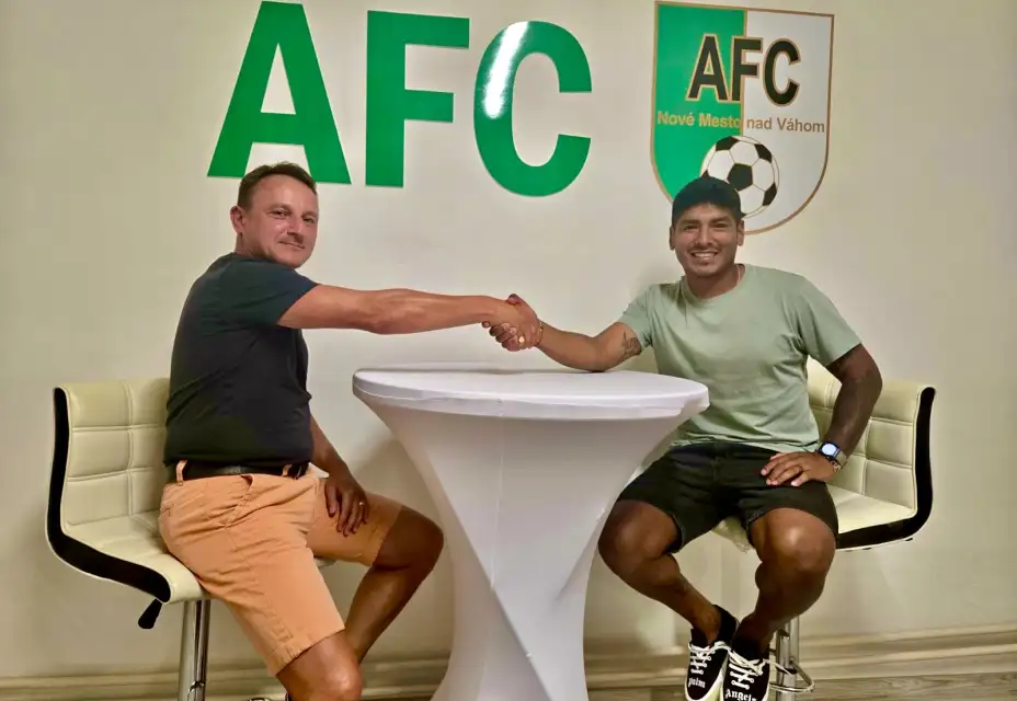 Aldo Omar Baez v drese AFC