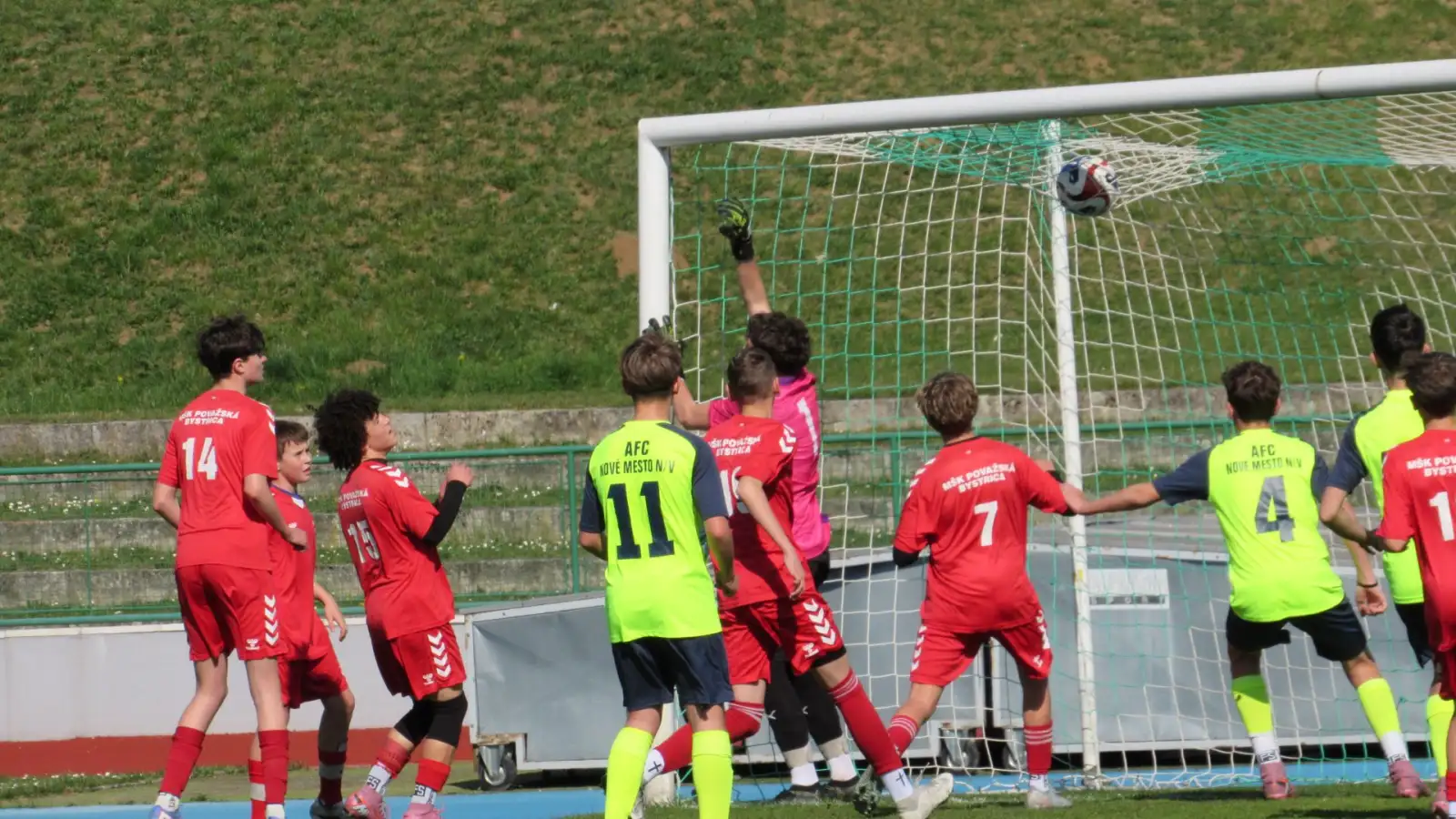 U15 AFC - MŠK Pov.Bystrica 1:0 (0:0) Chlapci hrali disciplinovane,koncentrovane a s odvahou