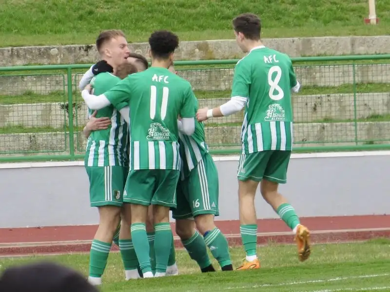 AFC Nové Mesto n/V : TJ Jednota Bánová 3:2 (1:1)