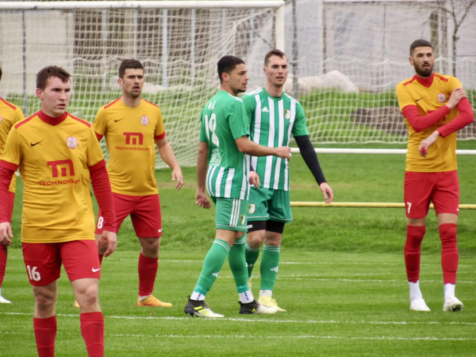 Začíná tvrdý boj o záchranu...