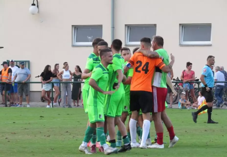 OŠK Trenčianske Stankovce : AFC Nové Mesto n/V 2:2 (0:2) 3:4 na 11m